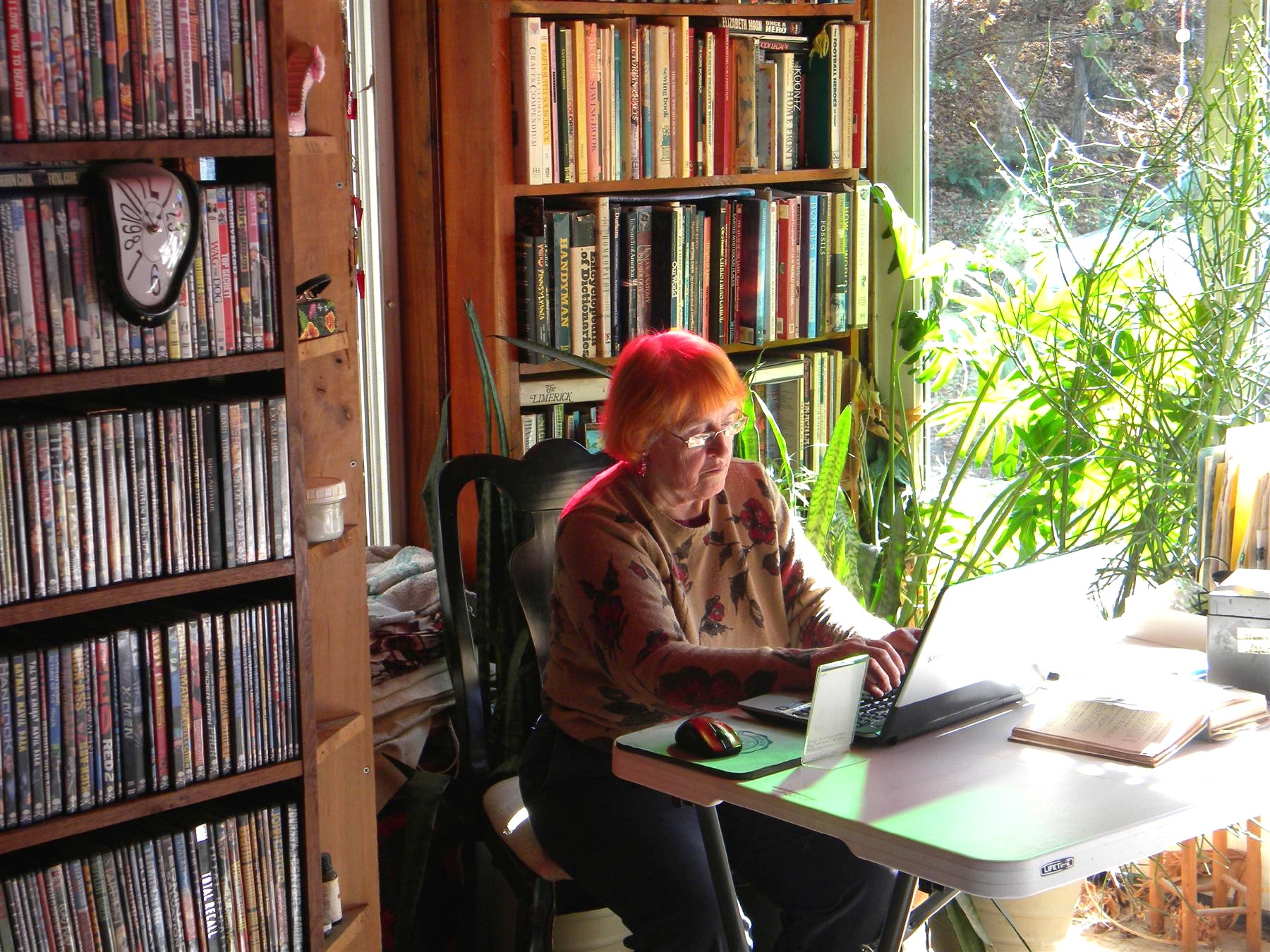 Picture of Maria Cattell working on <i>Grandma's Kitchen</i>